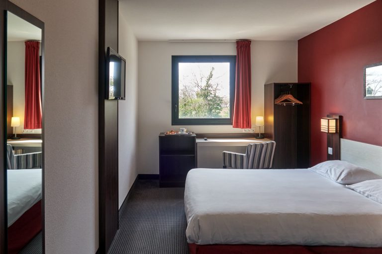 Découvrez les chambres standards de l'hôtel Akena La Ferté-Bernard.